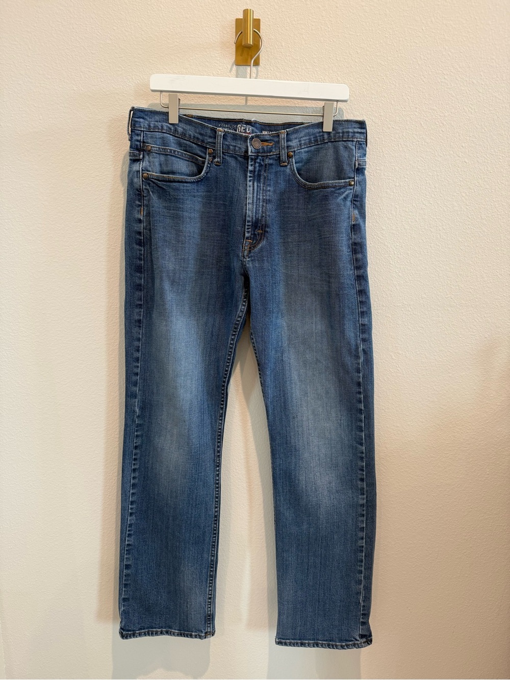 Wrangler Men's Medium Blue Relaxed Straight Jeans